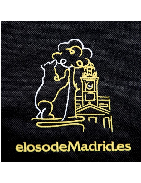 Detalle del bordado de La Puerta del Sol de El Oso de Madrid